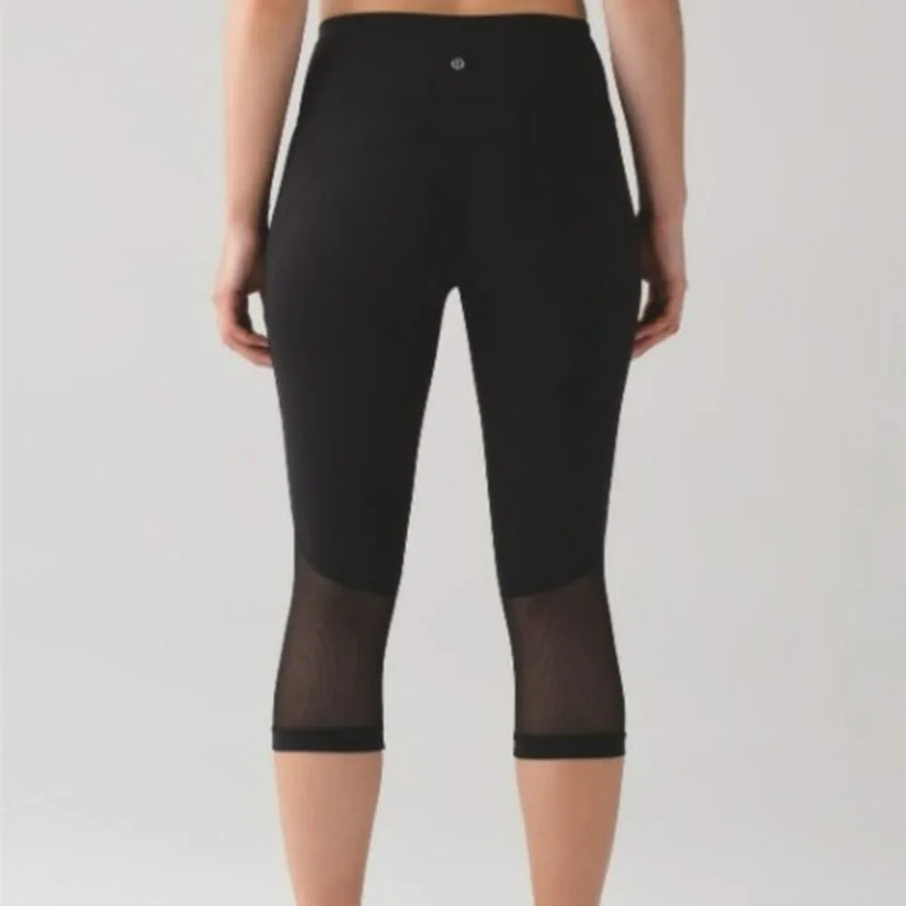 Lululemon Athletica Gear Up Black Mesh Crop Capris Leggings Size 8 - Excellent‎